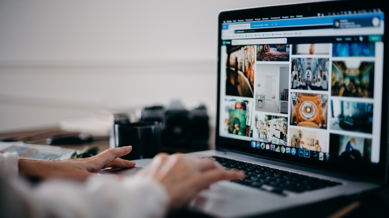 A person surfs the Internet looking for the best free stock photos.